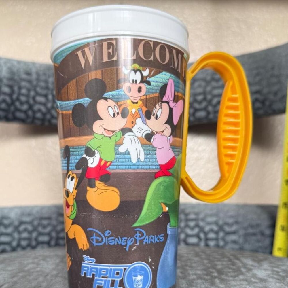 Disney multi Dinnerware - Picture 2 of 2